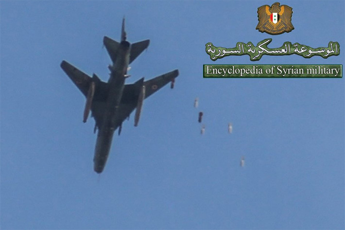 Để giữ khoảng cách an toàn trước các loại vũ khí phòng không của phiến quân, phi công Su-22M4 thường bay ở độ cao trên 2000 mét trước khi cắt bom, tuy có thể tránh được súng phòng không độ cao này lại nằm trong tầm ngắm của tên lửa phòng không vác vai. Nguồn ảnh: Syr Mil Wik.