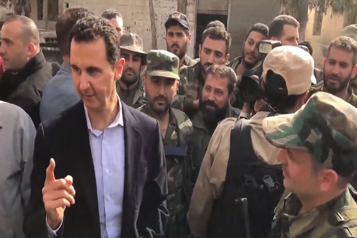 Được biết, hầu hết các đơn vị tham chiến tại Đông Ghouta của Quân đội Syria đều là lực lượng chiến đấu tinh nhuệ có kinh nghiệm trận mạc dày dặn, do đó khả năng lực lượng nổi dậy tại Đông Ghouta lật ngược tình thế là khó có thể xảy ra trừ khi có sự can thiệp quân sự từ bên ngoài. Ảnh: PresidencySy.