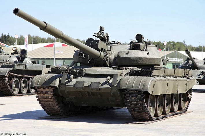 Hỏa lực pháo chính của T-62M vẫn là khẩu 115mm U-5TS nhưng được nâng cấp hệ thống điều khiển hỏa lực cho phép triển khai tên lửa chống tăng laser Sheksna. Nguồn ảnh: Vitaly-Kuzmin