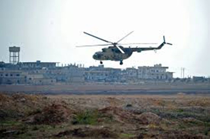 Theo nguồn tin từ Quân đội Syria xác nhận chiếc Mi-8 trên bị phiến quân tấn công khi đang thực hiện nhiệm vụ ở Đông Ghouta, tuy vậy nó chỉ bị hư hại nhẹ và phi công vẫn có thể lái về căn cứ. Nguồn ảnh: Russia Beyond.