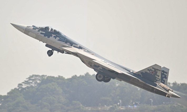 "Những hình thức tác chiến của Su-57 rất phong phú bao gồm chế áp phòng không, chiếm ưu thế trên không, hoạt động trong khu vực được bảo vệ bởi hệ thống phòng không đối phương, và tiến hành các cuộc tấn công chính xác bằng tên lửa tầm xa”.