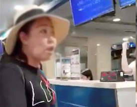 Đến ngày 23/8, công an quận Đống Đa (Hà Nội) đã quyết định tạm đình chỉ công tác 30 ngày đối với bà Lê Thị Hiền để kiểm điểm và xác minh vụ việc bà này mắng chửi nhân viên tại quầy làm thủ tục hành lý sân bay Tân Sơn Nhất Video: Mạt sát nhân viên hàng không, đại úy cảnh sát Hà Nội bị đình chỉ công tác. (Nguồn: VTC14)