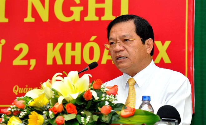 4. Ông Lê Viết Chữ thôi chức Bí thư Quảng Ngãi: Bộ Chính trị quyết định cho ông Lê Viết Chữ thôi giữ chức Bí thư Tỉnh ủy Quảng Ngãi nhiệm kỳ 2015-2020. Cũng theo quyết định này, ông Chữ thôi tham gia Ban chấp hành, Ban Thường vụ Tỉnh ủy để xem xét, bố trí công tác khác. Văn phòng Tỉnh uỷ Quảng Ngãi đã sao lục quyết định thôi giữ chức Bí thư Tỉnh ủy Quảng Ngãi gửi quận, huyện và các cơ quan liên quan.