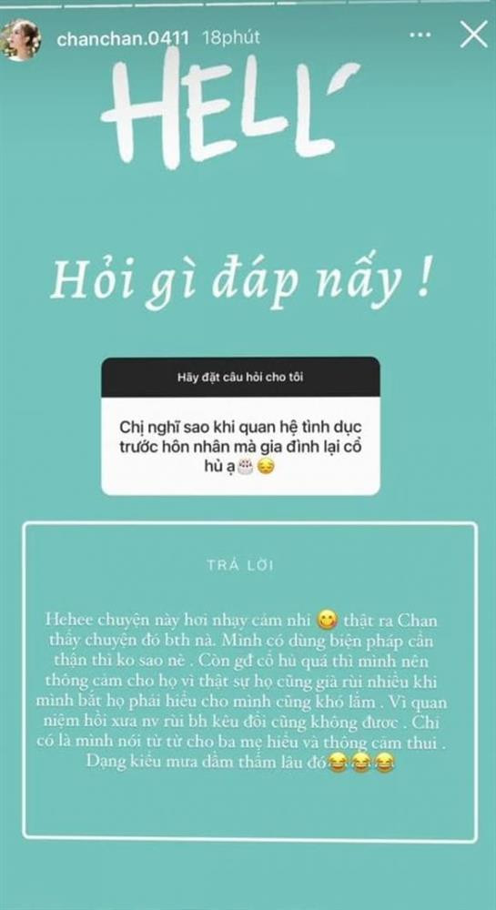 Mới đây nhất, nàng hot girl 2K cũng được nhiều người quan tâm và hỏi về chuyện "ăn cơm trước kẻng", bà xã Xemesis cho hay: "Mình dùng biện pháp cẩn thận thì không sao. Nếu gia đình cổ hủ thì mình cần thông cảm cho họ vì thật sự họ cũng già rồi nhiều khi bắt họ hiểu cho mình cũng khó lắm".