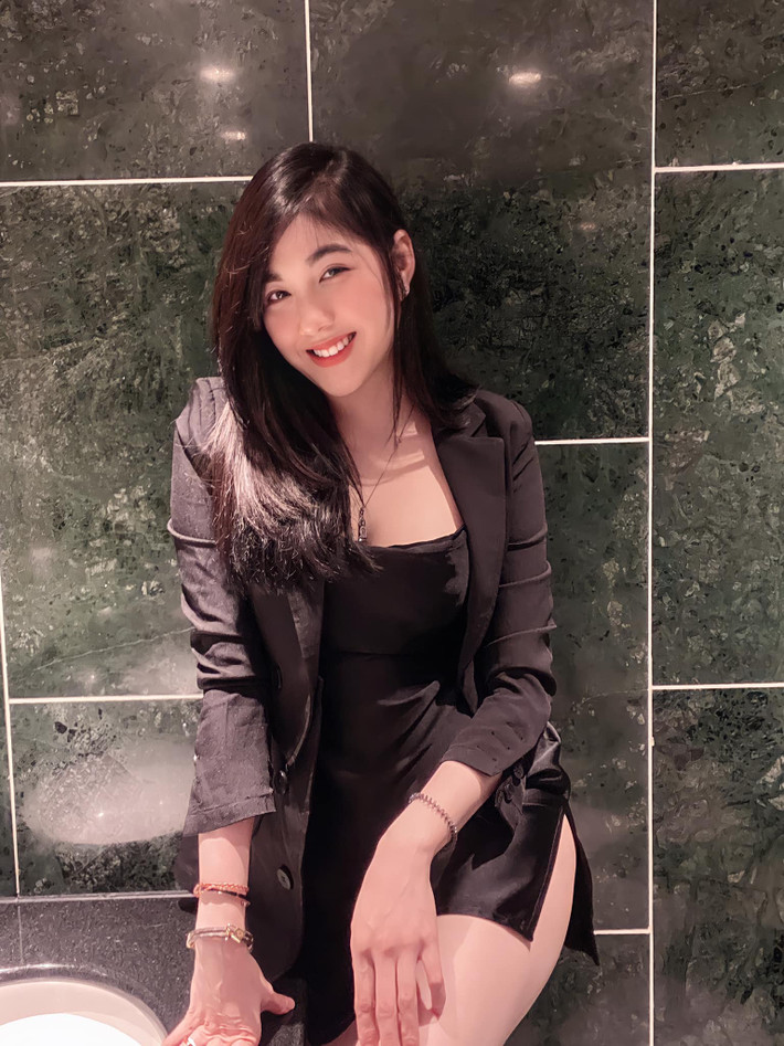 Với ngoại hình xinh đẹp, ngọt ngào và vóc dáng gợi cảm, Trân Mèo rất dễ chiếm được cảm tình của khách hàng.