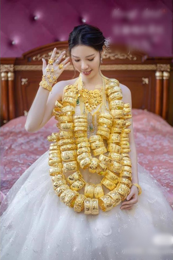 Cứ thỉnh thoảng dân tình lại được phen mắt tròn mắt dẹt trước những đám cưới xa hoa này.