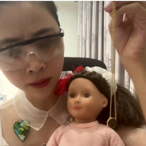 Thơ Nguyễn sau đó đã lên tiếng đính chính tuy nhiên cộng đồng vẫn chưa hề nguôi ngoai. Bởi lẽ trước đó kênh Youtube của cô đã không ít lần bị người xem tẩy chay vì nhiều nội dung được cho là vô bổ, không lành mạnh dành cho trẻ em.
