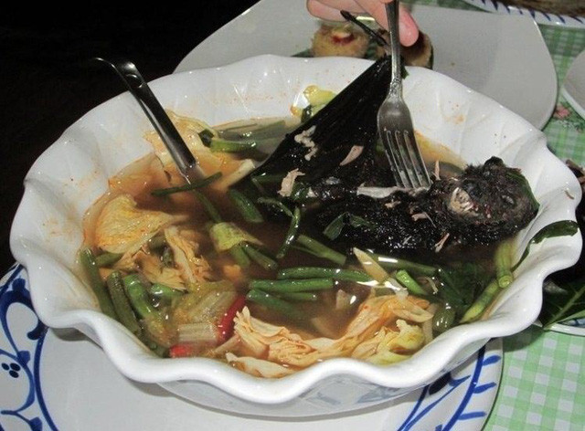 Một món ăn kinh dị nữa khiến ai cũng rùng mình đó là súp dơi, đây được xem là đặc sản ở Đài Loan.