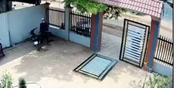 Đoạn clip mẹ bầu vác rựa bắt trộm đang lan truyền trên mạng xã hội Facebook, sự việc này vẫn đang nhận được sự quan tâm của dư luận. Ảnh: Chụp màn hình