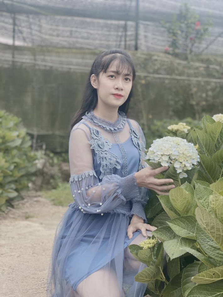 Hình ảnh giản dị cùng nụ cười tươi tắn của mẹ bầu bắt trộm cũng nhận về rất nhiều lượt "thả tim".