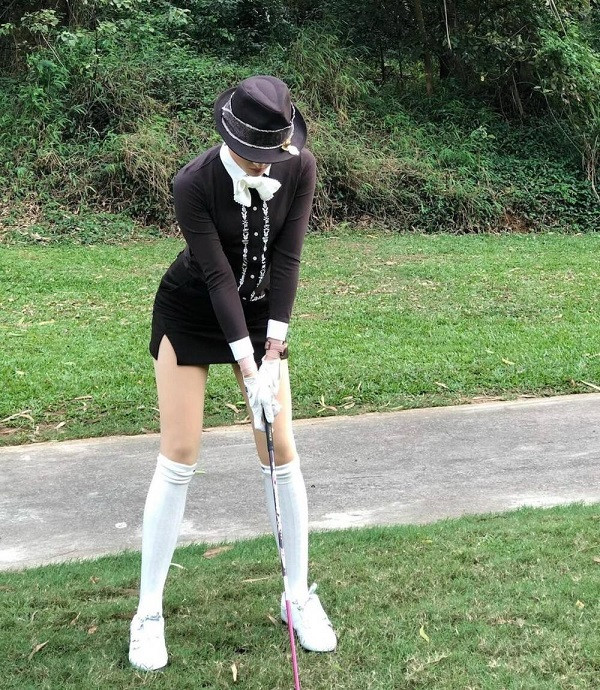 Ngay phía dưới bài đăng trong bộ thời trang chơi golf, Á hậu Huyền My nhận vô vàn lời khen từ fan.