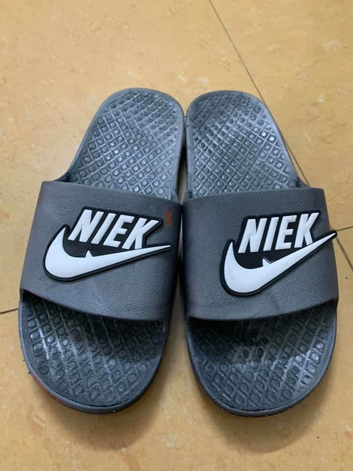 Công thức để tạo ra một món đồ nhái cực kỳ đơn giản, đó chỉ là đảo vị trí chữ cái trên thương hiệu là xong.