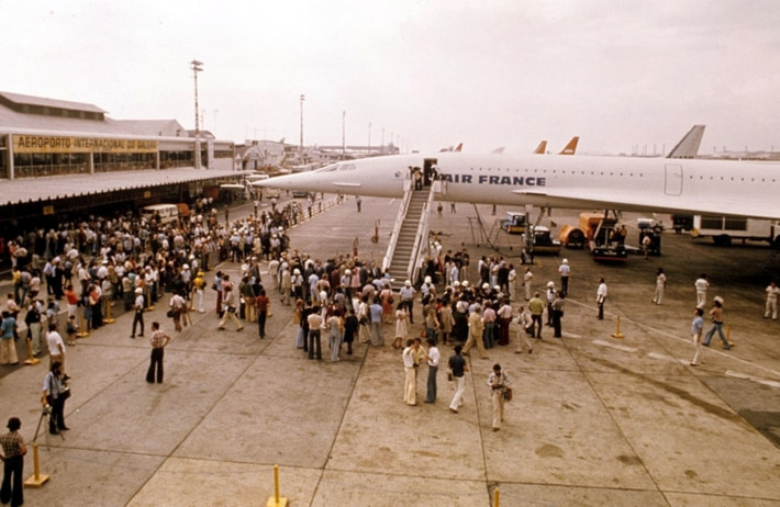 Chiếc máy bay Concorde của Hãng hàng không Pháp có chuyến bay thương mại đầu tiên vào năm 1976, hạ cánh ở Rio de Janeiro, Brazil.