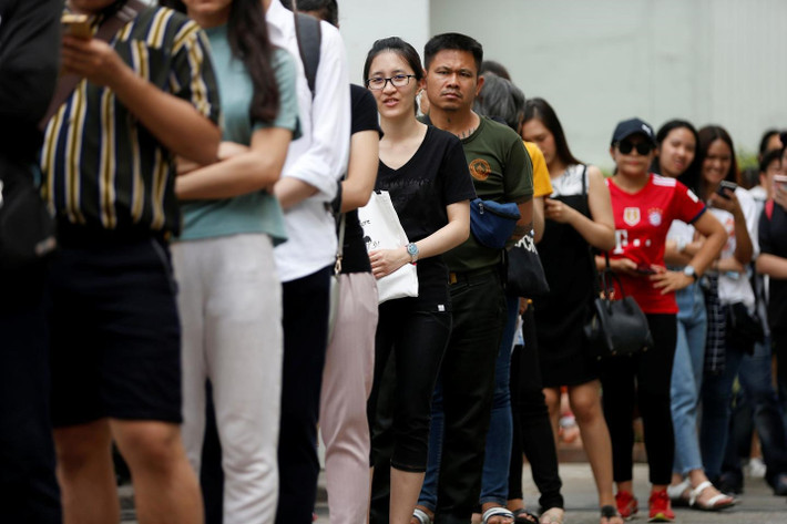 Hơn 2,6 triệu cử tri Thái Lan hôm nay đã đi bỏ phiếu sớm, trong đó riêng tại thủ đô Bangkok có gần 930 nghìn người đăng ký tại 77 điểm bỏ phiếu trên khắp thành phố. Ảnh: Reuters.