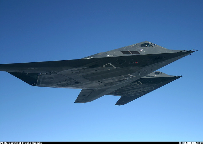Sau đó F-117 còn được triển khai với nhiệm vụ ném bom thông minh trong Chiến tranh Vùng Vịnh lần thứ nhất năm 1991, Chiến tranh Kosovo năm 1999 và Chiến tranh Vùng Vịnh lần thứ hai năm 2003. Nguồn ảnh: Airliners.net.