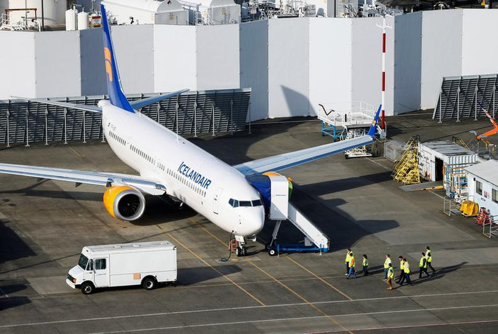 Bất chấp việc đình chỉ hoạt động của dòng máy bay 737 MAX, tập đoàn Boeing vẫn tuyên bố "hoàn toàn tin tưởng vào tiêu chuẩn an toàn của dòng máy bay 737 MAX". Việc đình chỉ hoạt động các máy bay là "sự thận trọng để bảo đảm an toàn của các chuyến bay" sau khi tham vấn cùng FAA và Ủy ban An toàn giao thông quốc gia của Mỹ. Ảnh: Reuters.