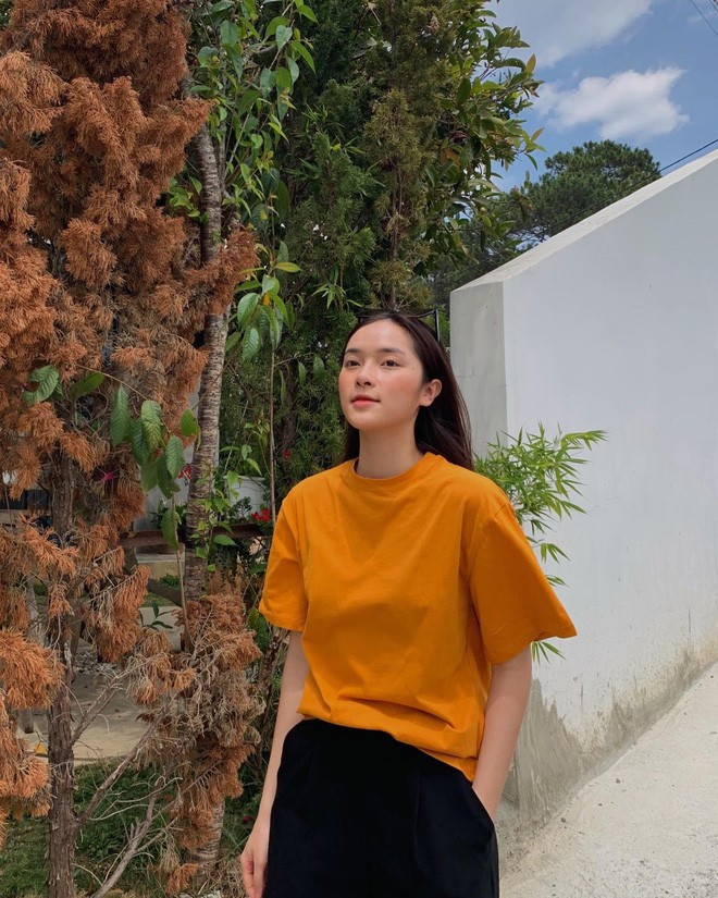 Nếu thiếu đi các lớp chỉnh sửa hình ảnh thì gương mặt của Diệu Linh lộ rõ thần thái kém sang, các đường nét gương mặt mờ nhạt không ấn tượng.
