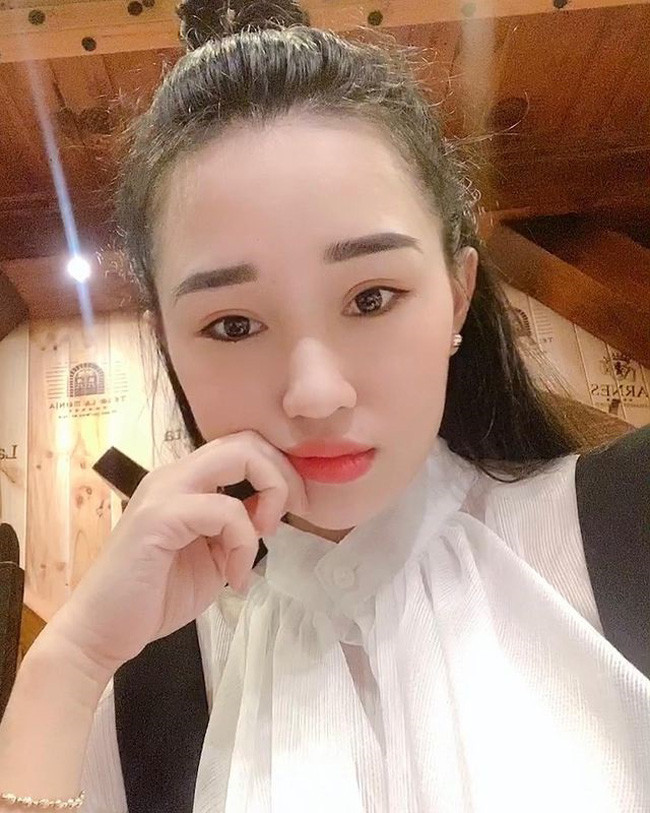 Tấn Tài và bạn gái không hay chia sẻ những hình ảnh yêu đương lên MXH. Thi thoảng, cầu thủ của Bình Dương mới chia sẻ ảnh đi ăn của cặp đôi.