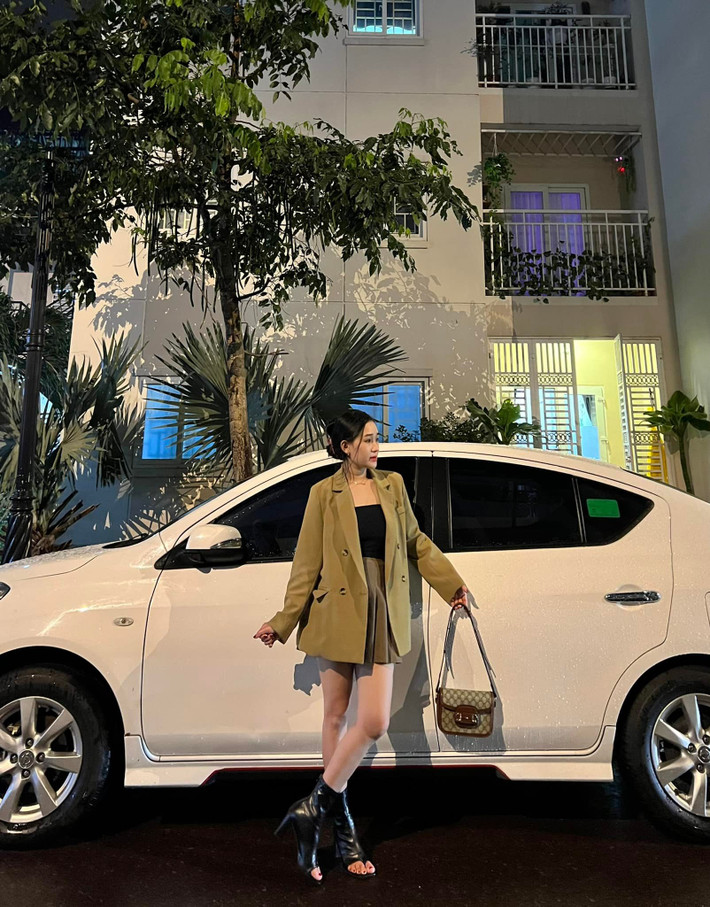 Vì làm việc trong ngành làm đẹp nên lúc nào xuất hiện, nàng WAGs này cũng đều chỉn chu, thu hút ánh mắt nhìn.