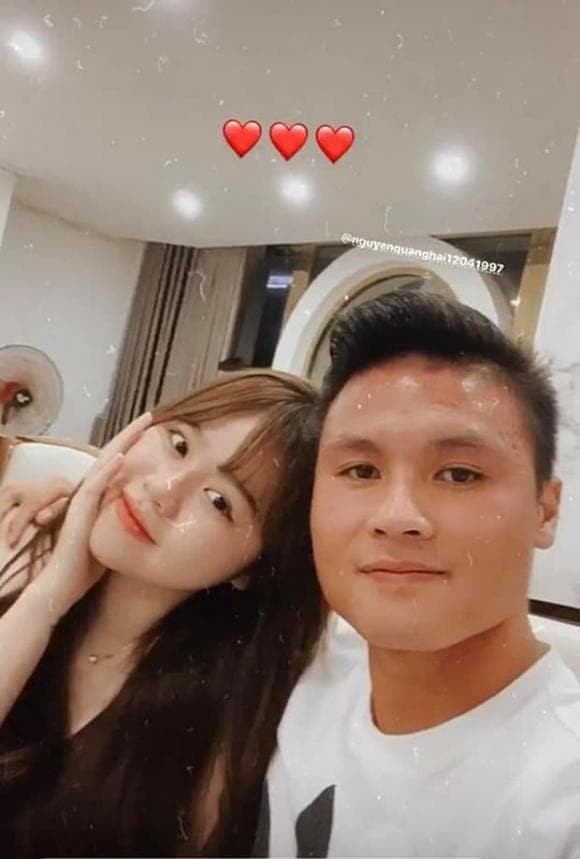 Huỳnh Anh là hot girl được nhiều người biết đến kể từ khi hẹn hò Quang Hải.