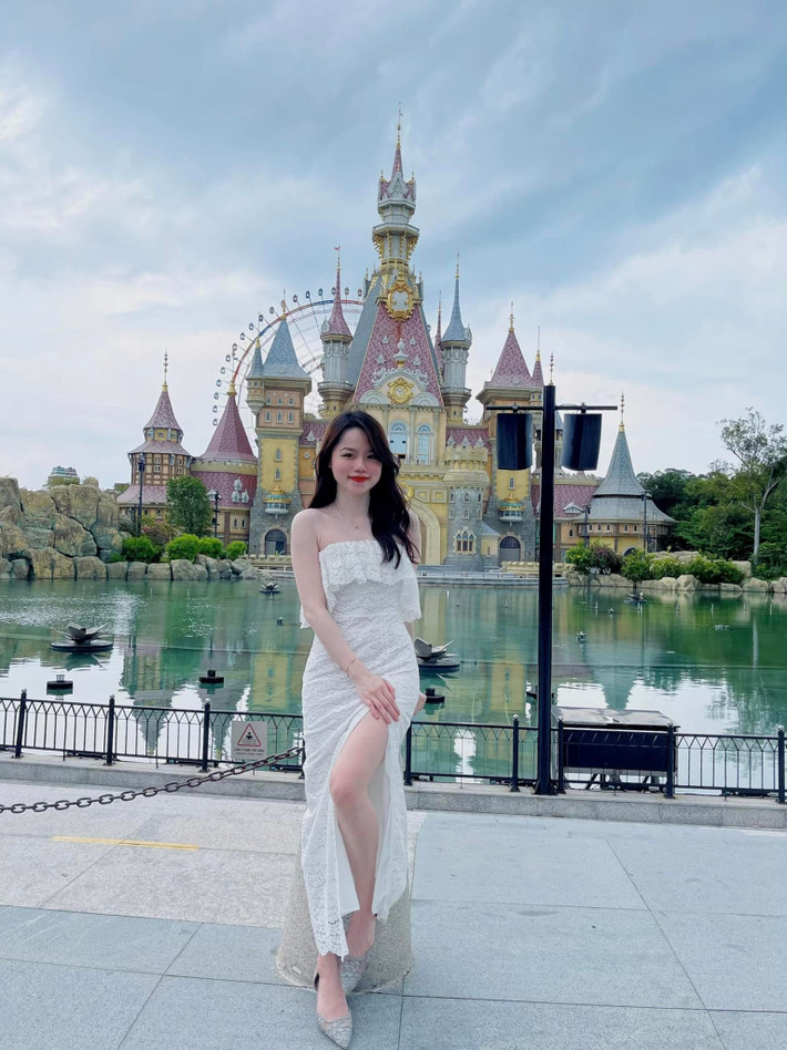 Qua khoảnh khắc này cư dân mạng dành nhiều lời khen cho nhan sắc ngày càng thăng hạng của Huỳnh Anh sau chia tay.