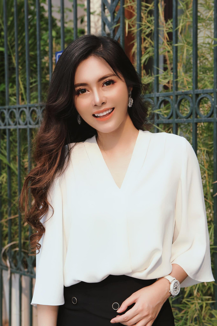 Dù không có lợi thế về chiều cao nhưng hot girl 9x Cao Diệp Anh có một gương mặt đẹp, khả ái với đôi mắt to tròn, sống mũi cao và thân hình gợi cảm.