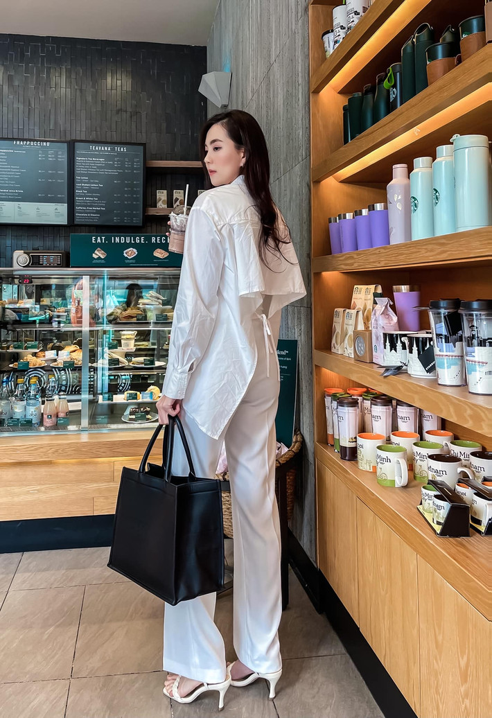 Nữ MC nhà đài ngày càng xinh đẹp dù phải quay trở lại với guồng quay công việc bận rộn.