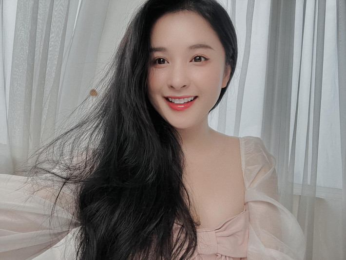 Thảo Nari vốn là người rất kín tiếng trong chuyện đời tư, tình cảm. Vì vậy cô và người yêu hẹn hò bí mật trong suốt hơn 2 năm mới chính thức công khai và về chung nhà. Ảnh: FBNV