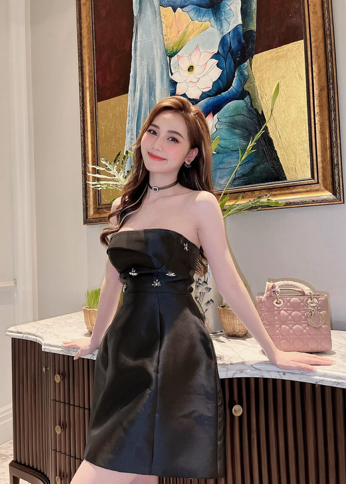 Hoàng Kim Chi (Quảng Trị) là hot girl TikTok nổi tiếng trên MXH. Cô nàng 9x đến từ Quảng Trị hiện đang sinh sống và làm việc tại TP HCM.