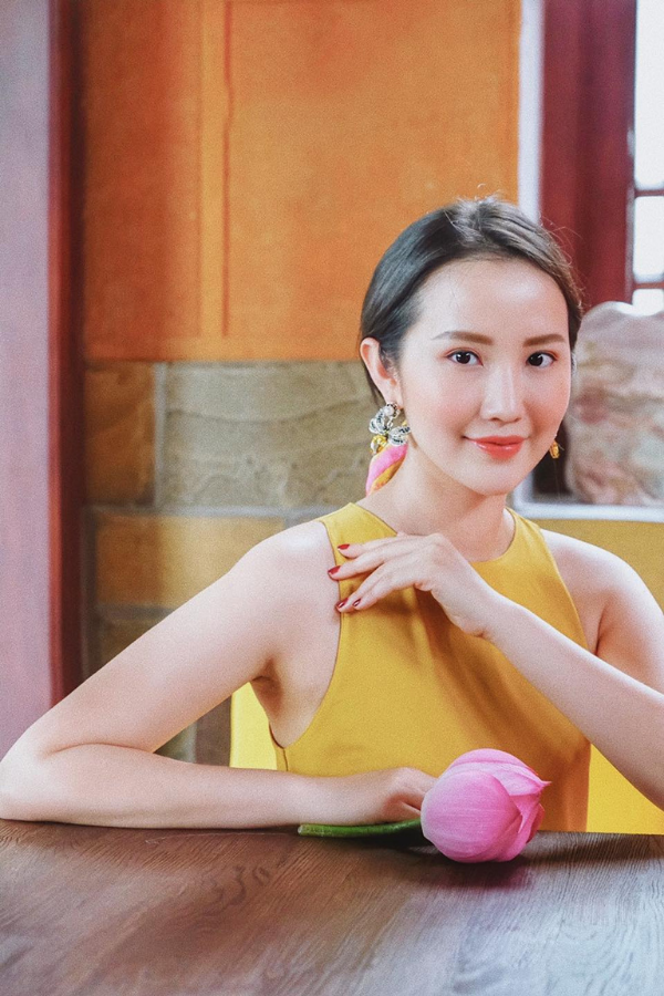 Primmy Trương tên thật là Trương Minh Xuân Thảo (SN 1992 – TP HCM), nổi tiếng là hot girl tài sắc trong giới trẻ.