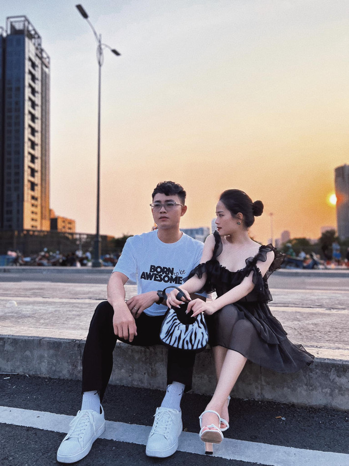 Ngay khi khẳng định là hoa có chủ, trên trang cá nhân bạn gái cũ Quang Hải thỉnh thoảng lại khoe ảnh tình tứ cùng nửa kia.