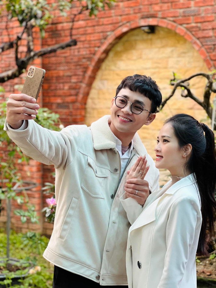 Trước đó, khi trả lời phỏng vấn báo chí, Anh Tú tâm sự rất may mắn khi có được người vợ như Huyền My.