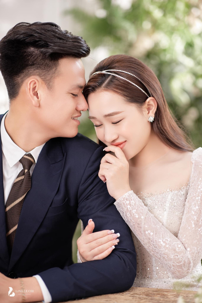 Sau Thành Chung, Hồ Tấn Tài cùng bạn gái Phạm Thị Hiếu cũng đã chính thức về chung một nhà vào hôm nay (20/4).