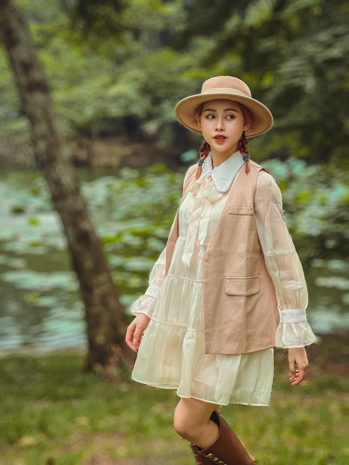 Trên mặt trận TikTok, Việt Phương Thoa ghi dấu với sự góp mặt trong rất nhiều video thuộc series "chủ tịch giả danh… và cái kết". Ảnh: Tổng hợp