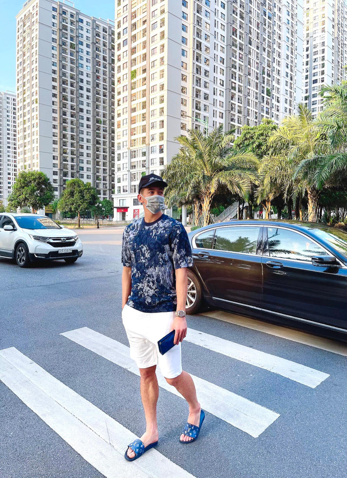 Về chuyện tình cảm, dù đang có sự nghiệp thăng hoa nhưng Tiến Linh lại khá lận đận trong đường tình duyên với những cuộc tình chóng vánh. Ảnh: FBNV