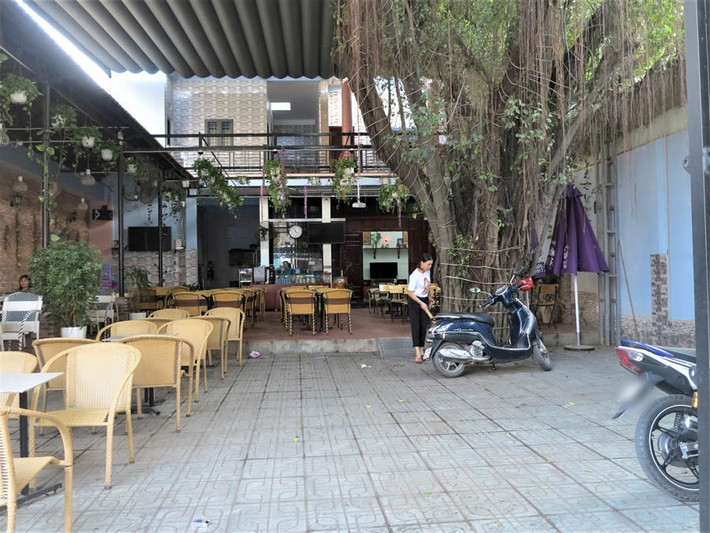 Tiến Linh từng chia sẻ khuôn viên nhà vườn rộng rãi mà Tiến Linh cùng gia đình đang sinh sống.