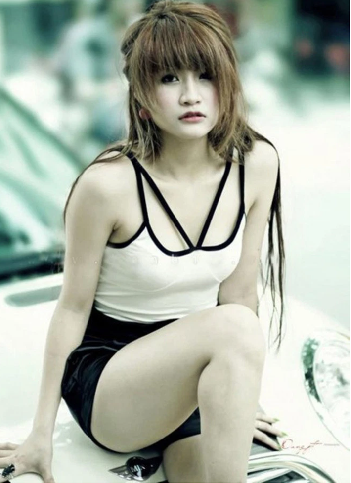 Trong dàn hot girl Hà thành đời đầu, cái tên Vân Navy (tên thật là Lê Phương Khánh Mỹ, SN 1990) cũng từng để lại ấn tượng mạnh mẽ với giới trẻ.