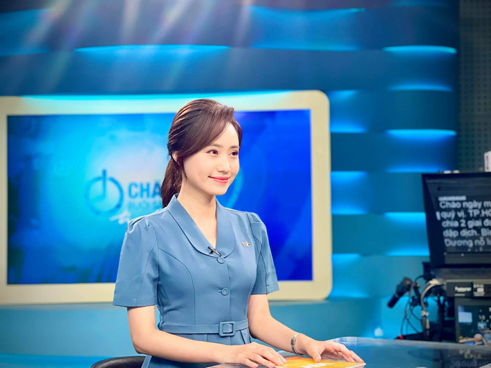 Có nhiều thông tin chồng Xuân Anh là đại gia, nhưng nữ MC đã phủ nhận. Ngọc Quỳnh là người sống tình cảm và ân cần.