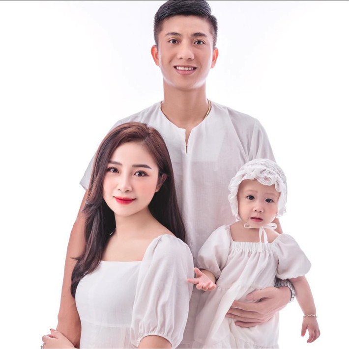 Có thể thấy sau trung vệ Bùi Tiến Dũng, Phan Văn Đức là cầu thủ tiếp theo chuẩn bị gia nhập hội ông bố 2 con.