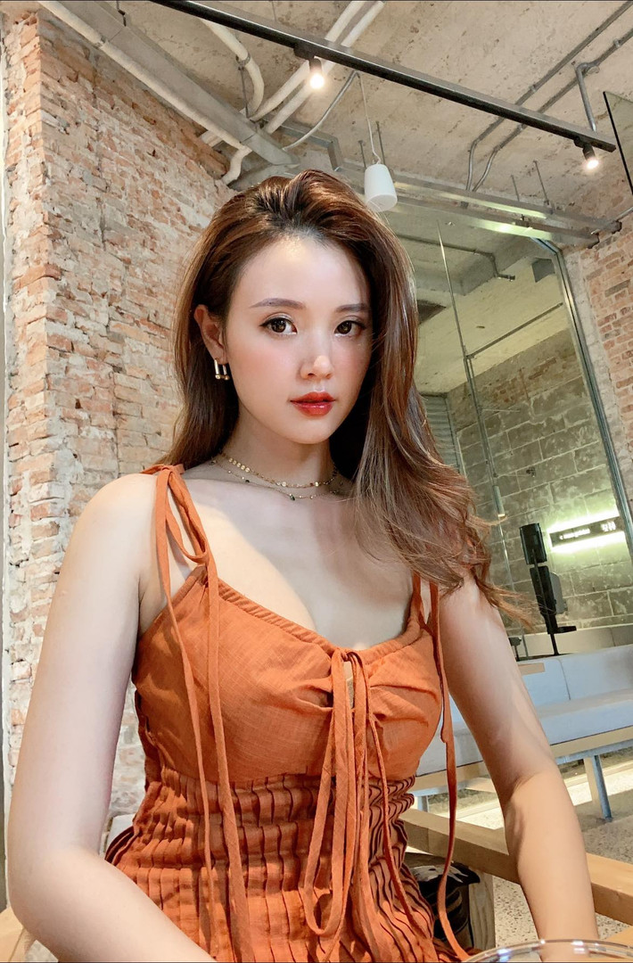 Midu được biết đến là một trong những hot girl đời đầu nhưng lại bứt phá thành công trên nhiều lĩnh vực khác nhau.