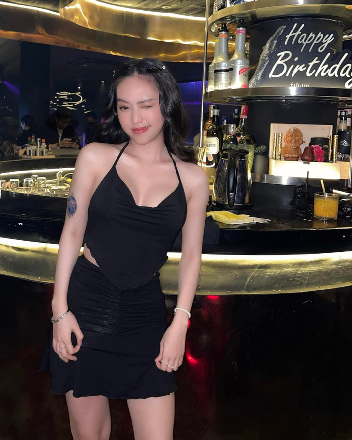 Sau khi lên Sài Gòn lập nghiệp, Thúy Vi được bạn trai cũ mua nhà cho. Hiện, cô nàng sống nhờ vào việc bán hàng online. Ảnh: FBNV