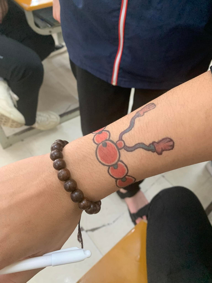 Hình xăm là một cách để ghi lại kỷ niệm quan trọng lên làn da. Nó tựa như dấu ấn được lưu giữ vĩnh viễn kể về một câu chuyện hoặc khiến nhiều người rung cảm.