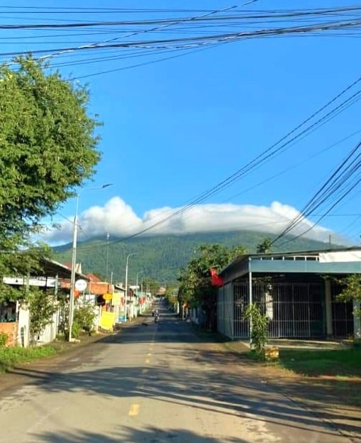 Ngọn núi Chứa Chan nằm cách TP. HCM khoảng 110 km, cao 837 m so với mực nước biển. Đây là ngọn núi cao nhất ở Đồng Nai, cao thứ hai ở Đông Nam Bộ, sau núi Bà.