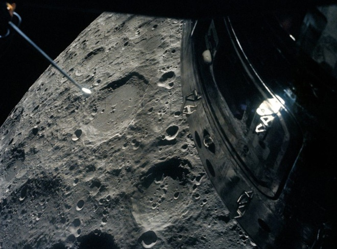 Trước đó, kỷ lục thuộc về tàu vũ trụ Odyssey dùng cho sứ mệnh Apollo 13, được ghi nhận vào 19h21 ngày 14/4/1970 với khoảng cách 400.171 km.