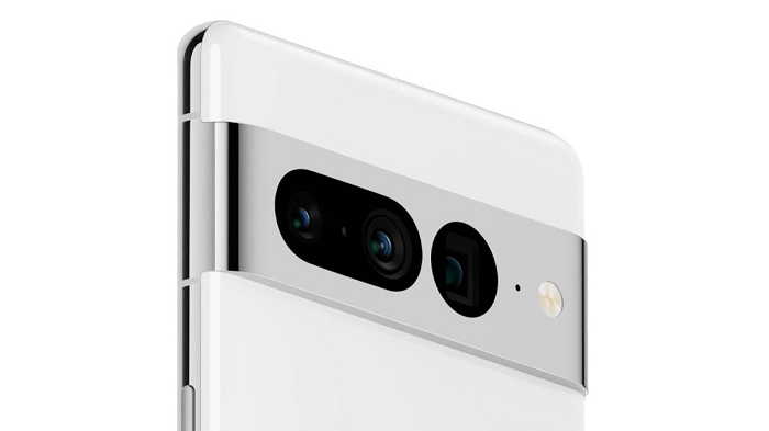 Camera cũng là một cải tiến trên Pixel thế hệ thứ 7. Google đã nâng độ phân giải camera sau của chiếc máy lên 50 megapixel. Ngoài ra, dù giá rẻ hơn, Pixel 7 vẫn được trang bị cảm biến mặt trước và góc rộng như mẫu Pro, nhưng sẽ không có ống kính zoom ở mặt sau.