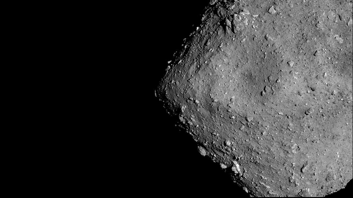 Mẫu vật từ Ryugu đã được chia sẻ cho nhiều nhóm khoa học gia khắp thế giới để tối đa hóa cơ hội khám phá.