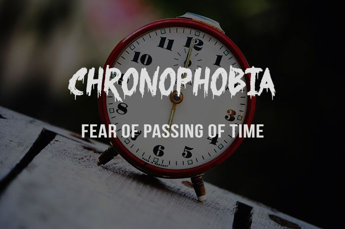 12. Chronophobia - Sợ hãi "thời gian trôi qua": Bạn đã bao giờ nhìn đồng hồ và bất chợt nảy sinh cảm giác sợ hãi khi thời gian trôi qua quá nhanh, đặc biệt đối với những sinh viên sắp đến hạn nộp bài hoặc những ai gặp phải deadline đang đến gần. Đó chính là chứng Chronophobia.