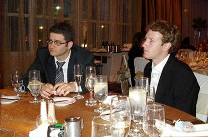Chỉ trong vòng 1 tháng, một nửa sinh viên trường Harvard đều là thành viên của Thefacebook. Cho tới tháng 3/2004, trang xã hội này đã lan tới trường Yale, Columbia và Stanford. Zuckerberg đã hợp tác với các bạn cùng trường gồm Dustin Moskovitz (bên trái hình trên), Eduardo Saverin, Andrew McCollum và Chris Hughes để cùng anh quản lý và phát triển trang.