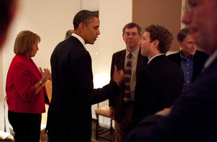 Với sự phát triển bùng nổ, Mark Zuckerberg cũng tham gia vào nhiều hoạt động, gặp gỡ với các nhà lãnh đạo thế giới như Tổng thống Obama nhằm truyền bá Internet tới người dùng.