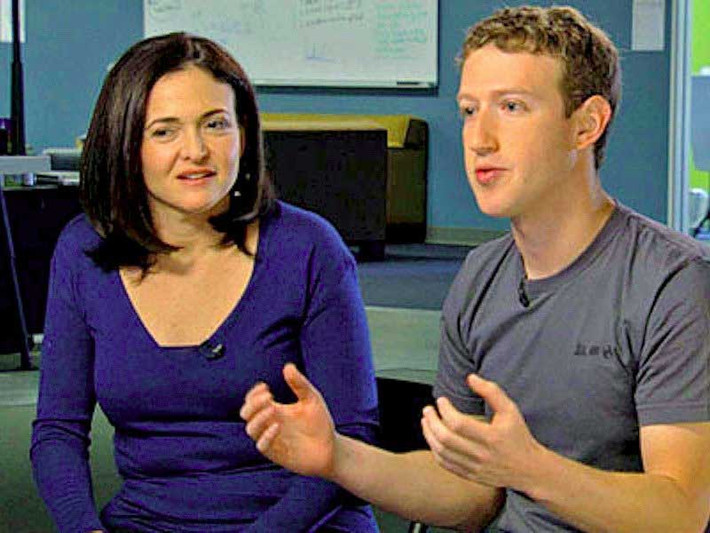 Đầu năm 2008, Zuckerberg đã thuyết phục CEO Google Sheryl Sandberg về làm việc cho Facebook.